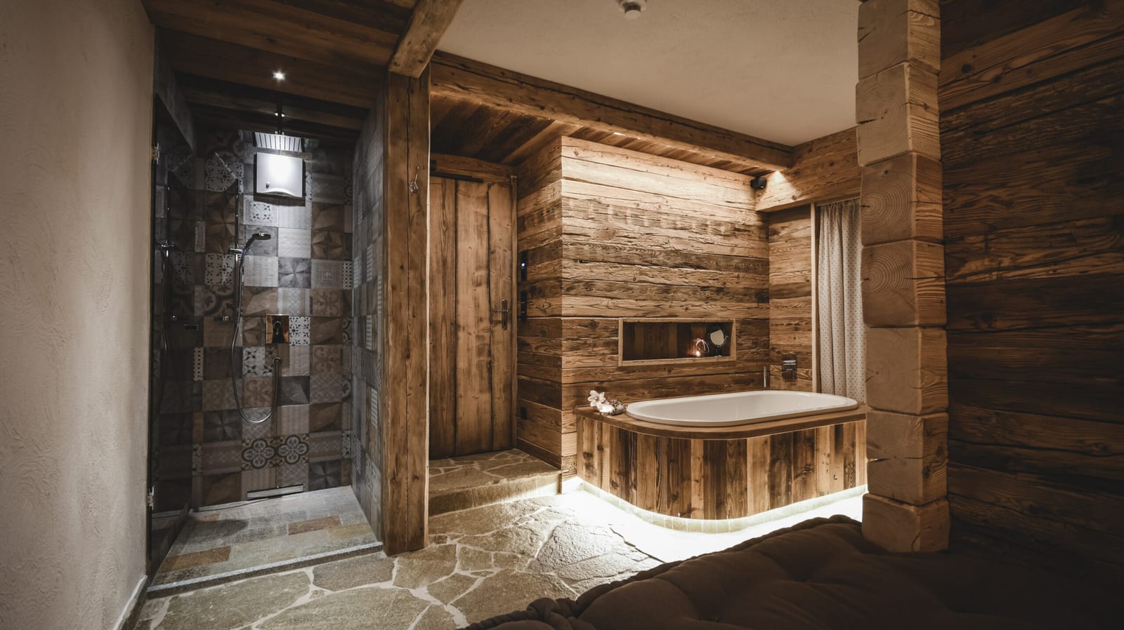 ALM SPA mit Badewanne und Panoramablick in der Oma-Gretl-Hütte