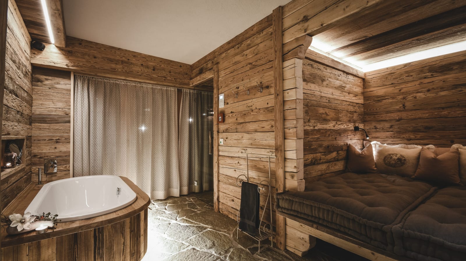 Private Altholz-Sauna im ALM SPA der Oma-Gretl-Hütte