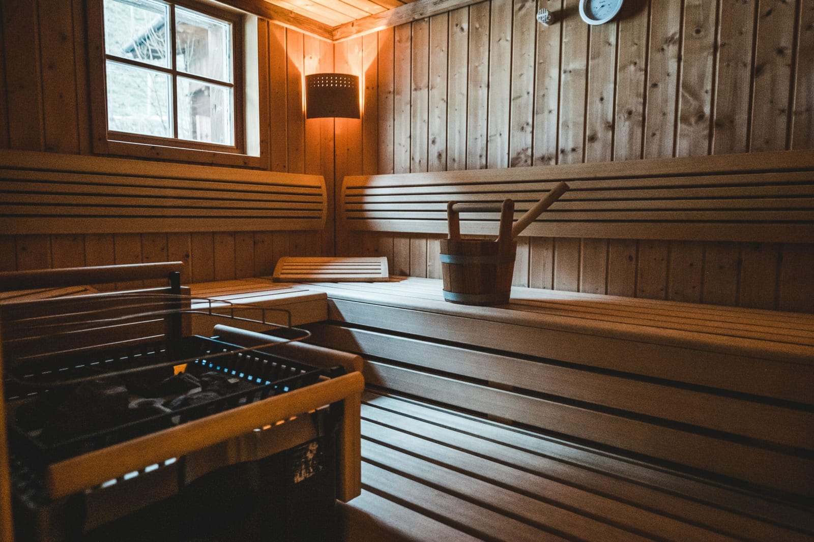 Badezimmer mit Dusche und WC im Romanze-Chalet