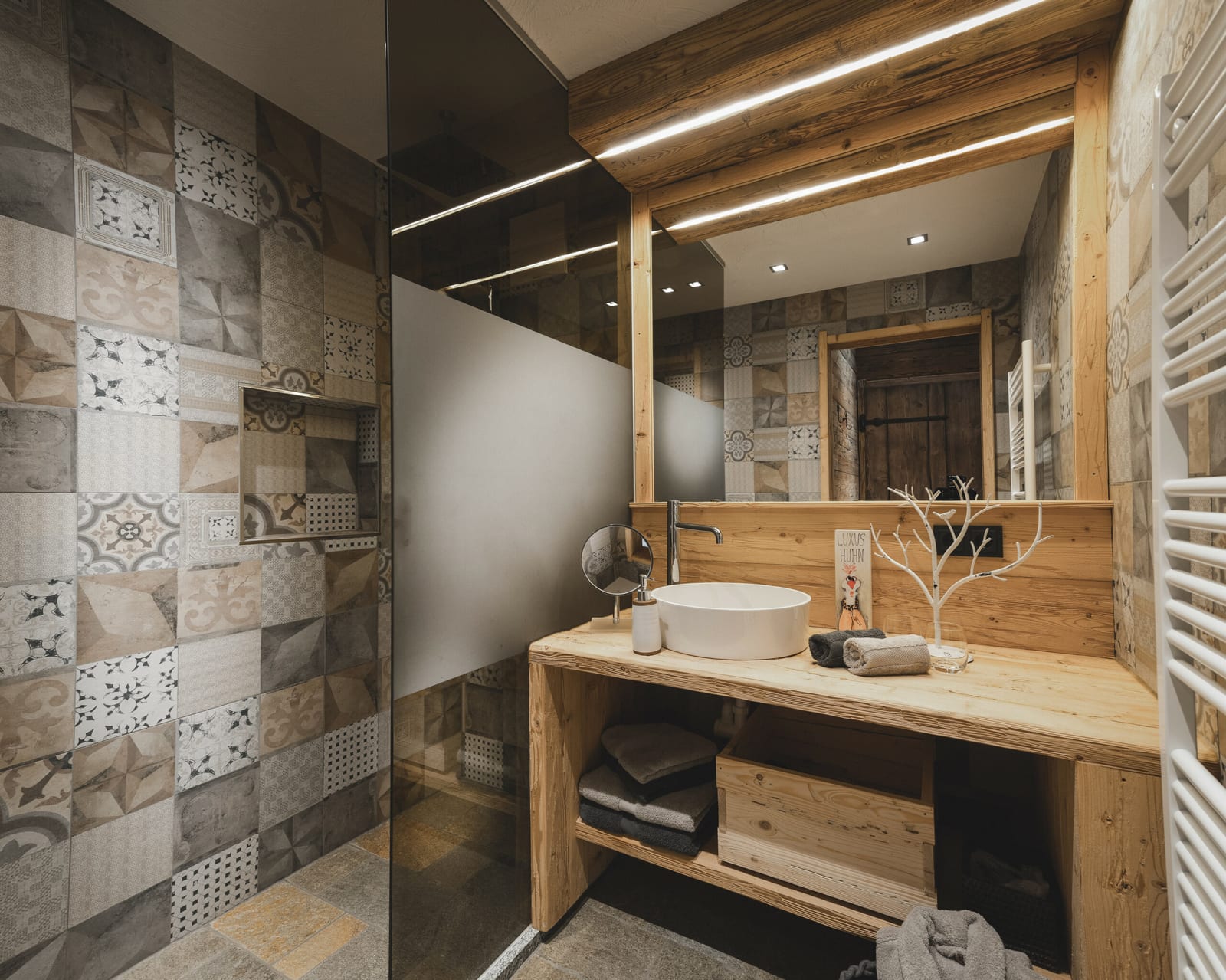 Badezimmer in der Schmuckstück-Hütte am Proneben Gut