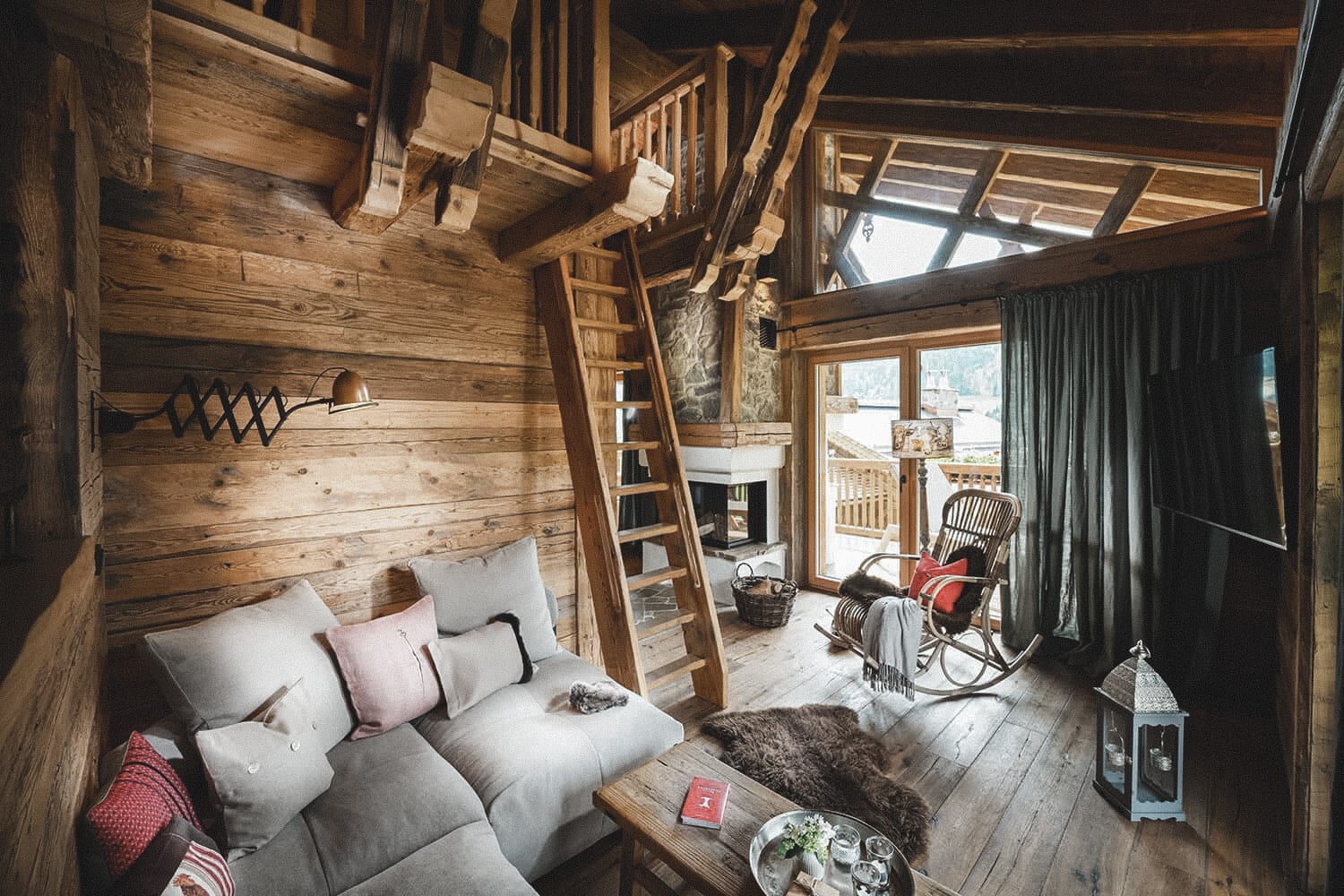 Familienküche mit Kaffeevollautomat und Bergquellwasser in der Schmuckstück-Hütte
