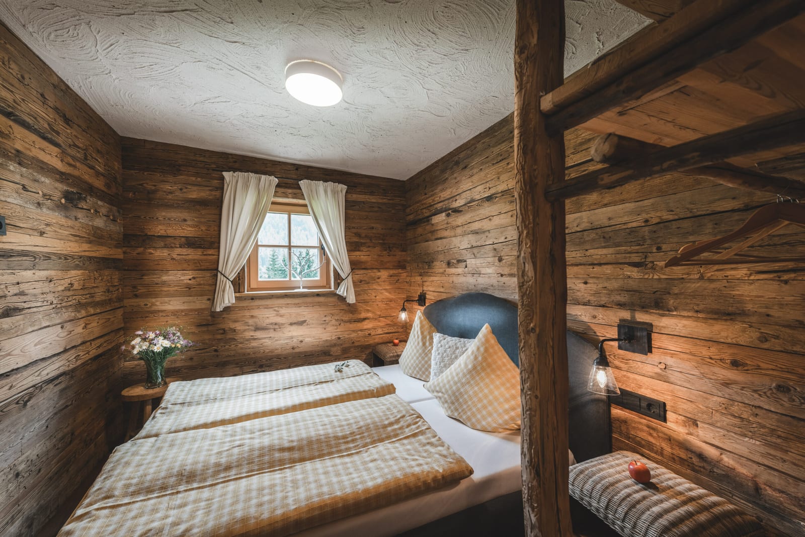 Drittes Schlafzimmer mit Einzelbett und Kuschelstockbett in der Wiesenblume