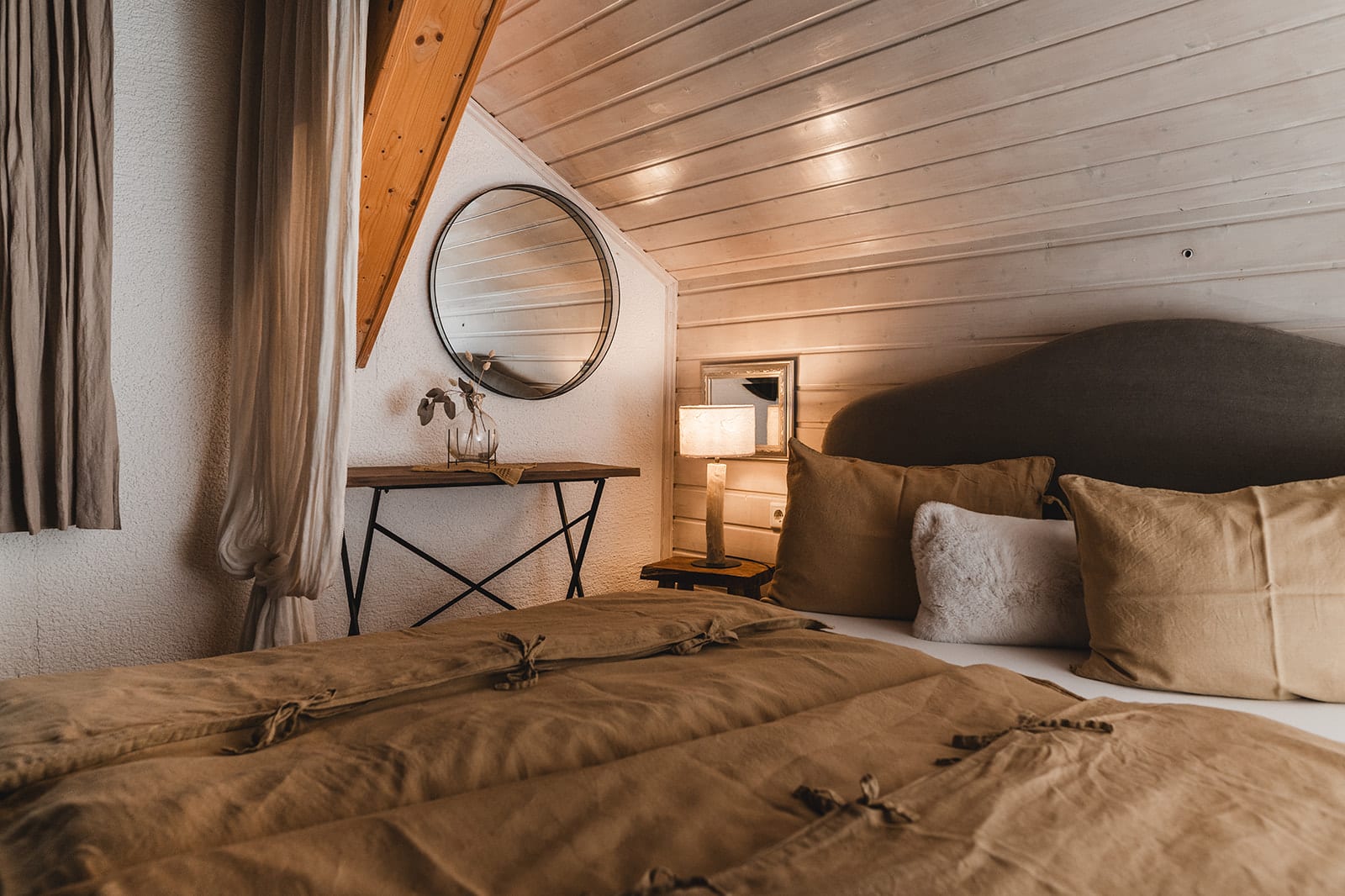 Doppelbett im Kuschelzimmer am Proneben Gut Mühlbach am Hochkönig